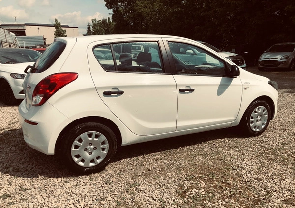 Hyundai i20 cena 23900 przebieg: 158000, rok produkcji 2014 z Supraśl małe 301